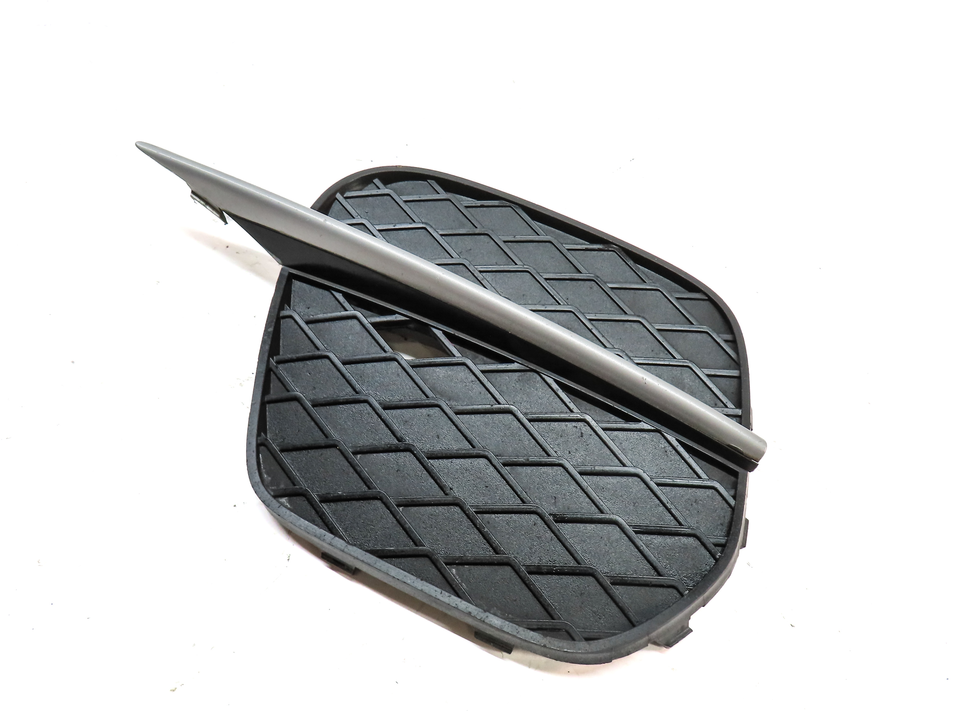 2011-2013 BMW X5 (E70) FRONT LEFT DRIVER LOWER BUMPER AIR VENT GRILLE TRIM — exact item pictured